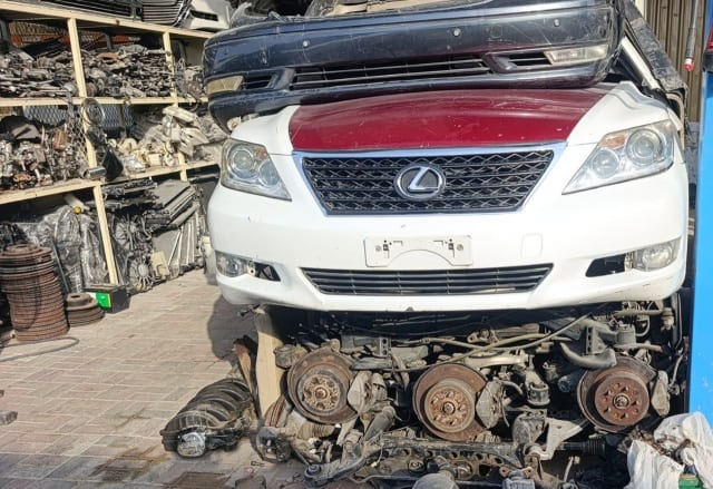 White Lexus ES350 sedan front halfcut — bumper, mesh grille, headlights and hood, Sharjah market