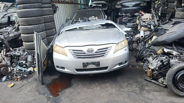 Silver Toyota Camry sedan front halfcut — bumper, grille, headlights and hood, Sharjah market