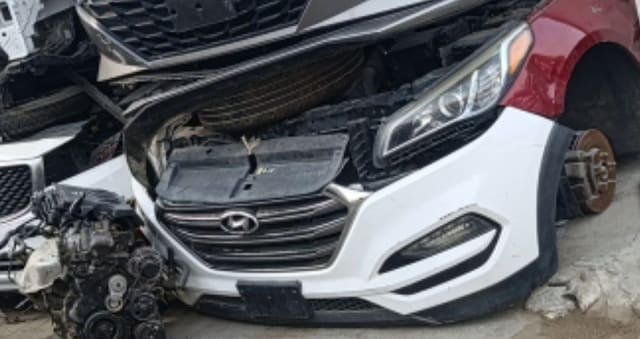 White Hyundai Tucson SUV front halfcut — bumper, chrome grille, headlights and radiator support, Sharjah market
