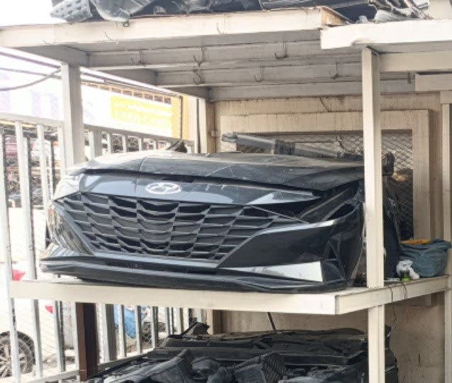 Dark grey Hyundai Elantra front cut — grille, bumper and hood on a rack, Sharjah market