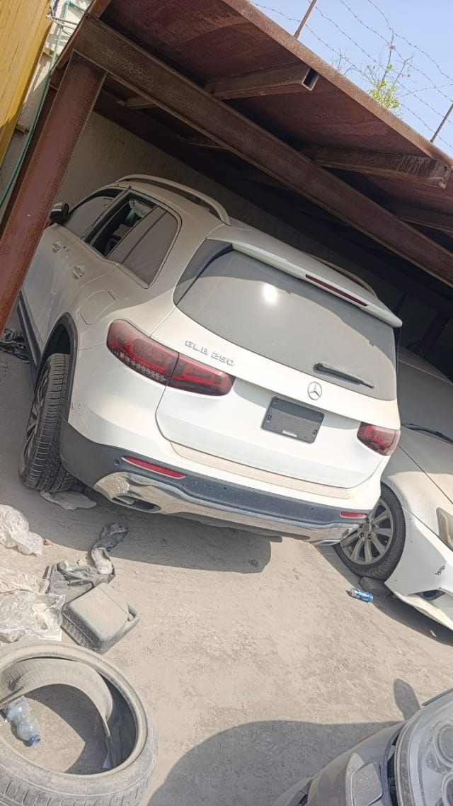 White Mercedes-Benz GLB 250 SUV rear — bumper, tailgate, tail lights and alloy wheel, Sharjah market