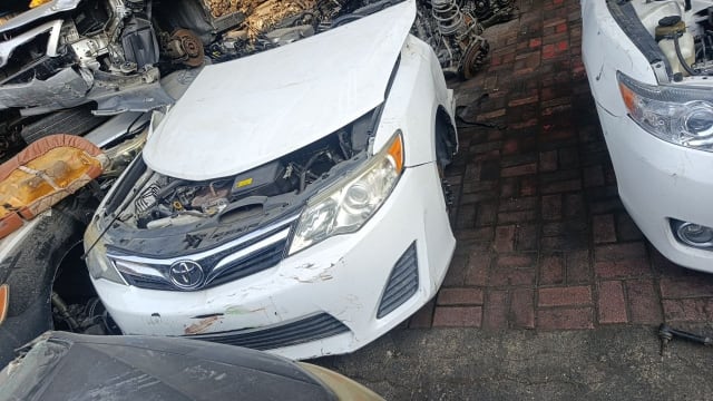 White Toyota Camry sedan front halfcut — hood, bumper, grille and headlight, Sharjah market