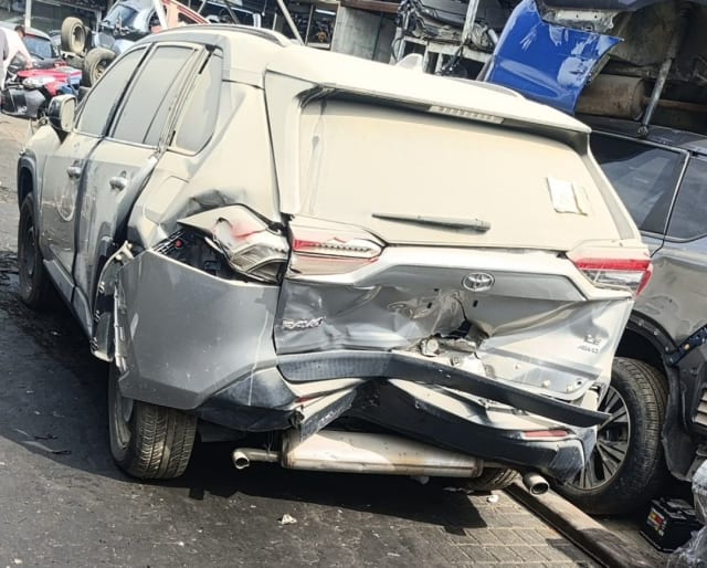 Silver Toyota RAV4 SUV rear cut with collision damage — tailgate, tail lights and rear bumper, Sharjah market