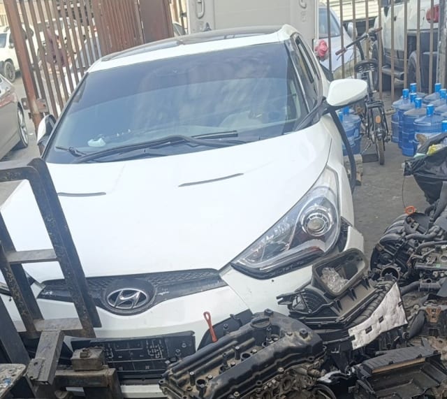 White Hyundai Elantra sedan front halfcut — hood, grille, bumper and headlights, Sharjah market