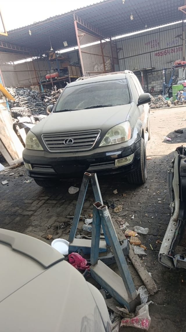 Dark grey Lexus GX470 SUV front — grille, badge, headlights and bumper, Sharjah market