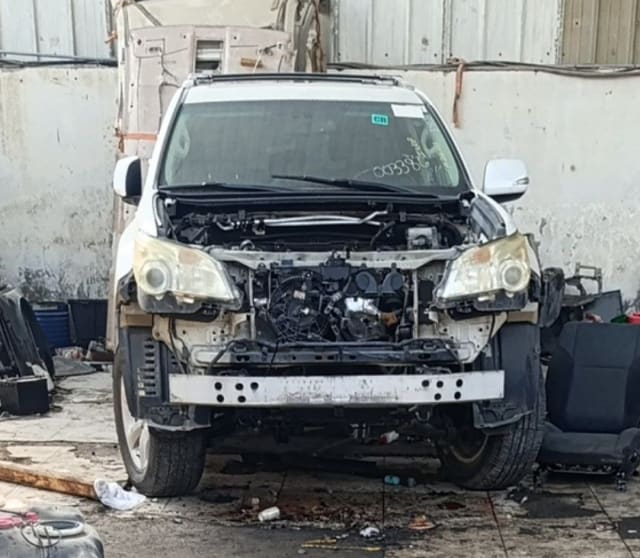 White Toyota Land Cruiser Prado front halfcut — headlights, fenders and exposed engine bay, Sharjah market