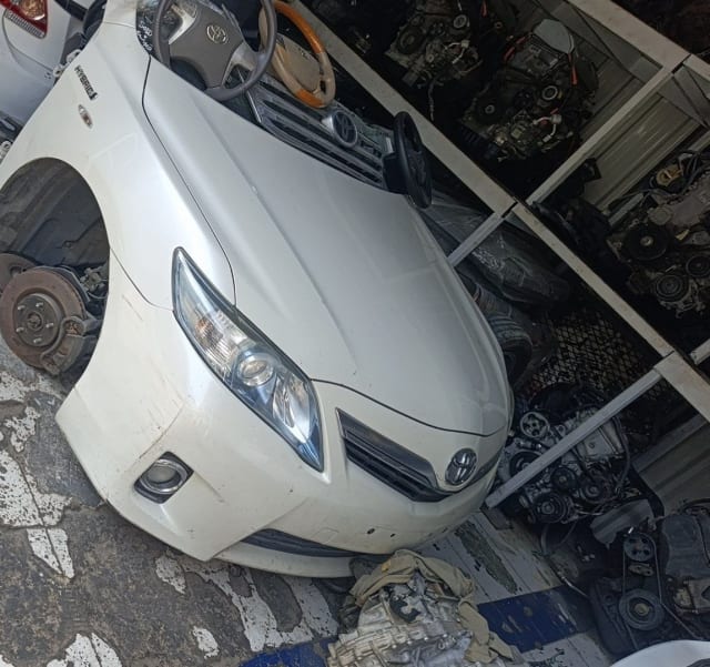 White Toyota Corolla sedan front halfcut — hood, bumper, grille and headlights, Sharjah market