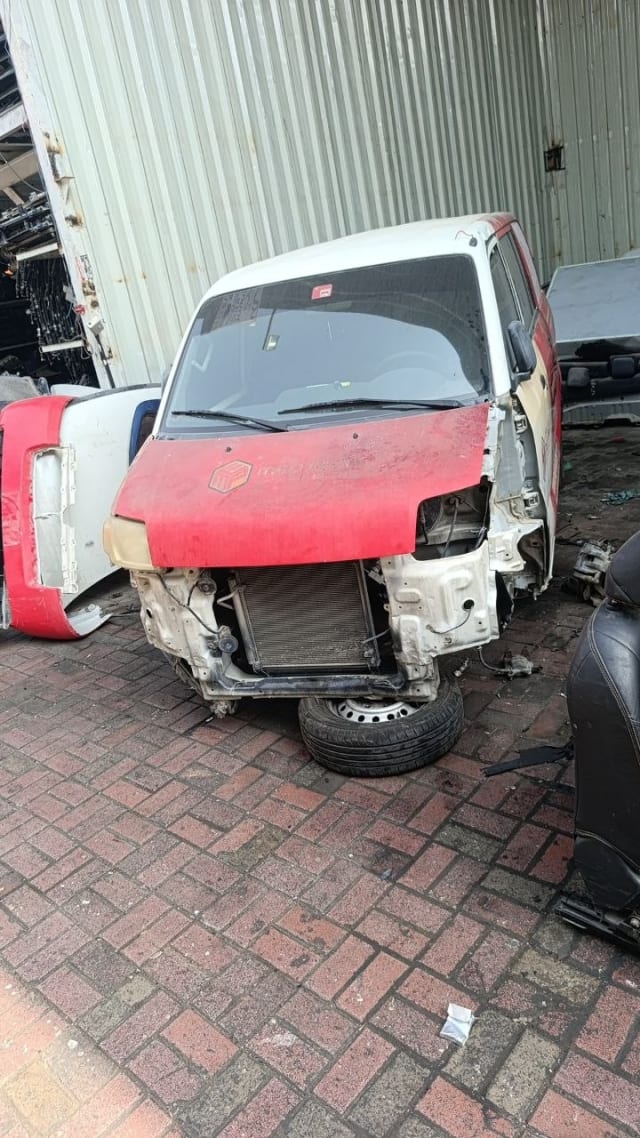 White and red Toyota Hiace front halfcut — hood, windshield and radiator visible, Sharjah market