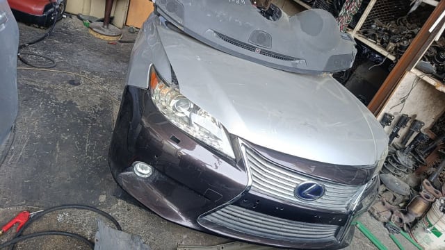 Lexus ES sedan front halfcut — spindle grille, headlights, bumper and fog light, Sharjah market