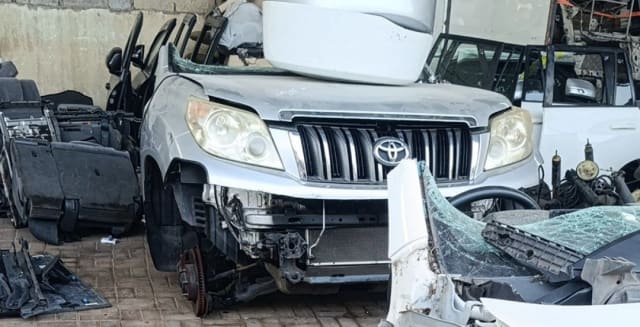 Silver Toyota Land Cruiser Prado front halfcut — grille, headlights, hood and radiator support, Sharjah market