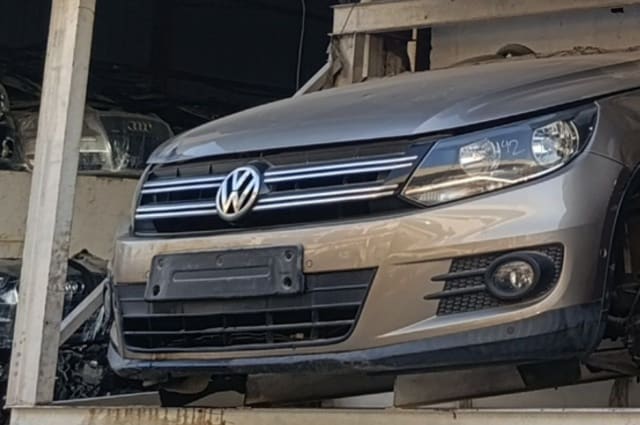 Beige Volkswagen Tiguan front halfcut: hood, chrome grille, headlight and front bumper, Sharjah market