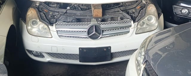 White Mercedes-Benz R-Class front halfcut with chrome grille, headlights and bumper, Sharjah market
