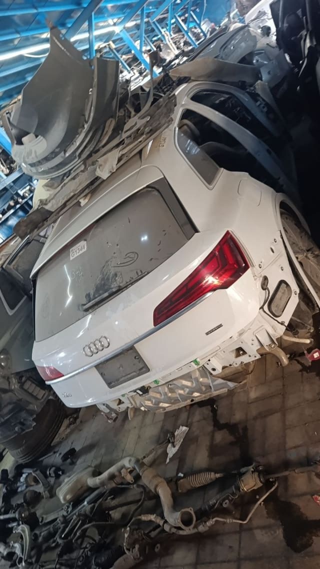 White Audi Q5 rear halfcut — tailgate, LED tail lights and quarter panels, Sharjah market