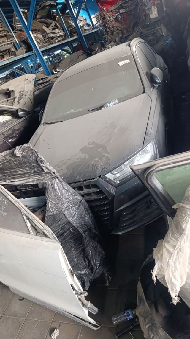 Dark grey Audi Q7 SUV for parts with hood, grille, headlight and mirror, dusty, Sharjah market