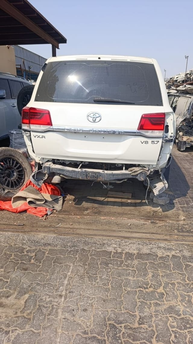 White Toyota Land Cruiser VXR V8 5.7 rear view: tailgate, taillights, rear glass, bumper removed, Sharjah market