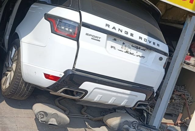 White Range Rover Sport rear halfcut — tailgate, LED tail lights, bumper and exhaust, Sharjah market
