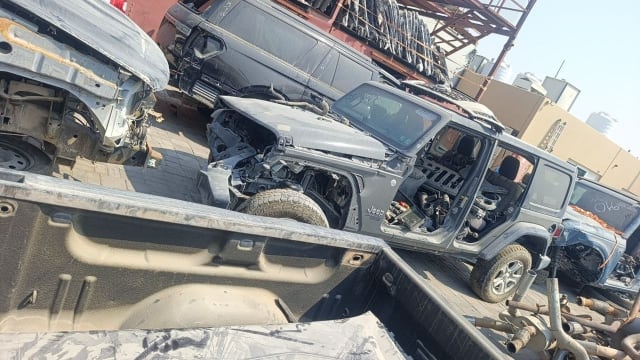 Grey Jeep Wrangler SUV halfcut with hood, fenders and doorless body shell, Sharjah market