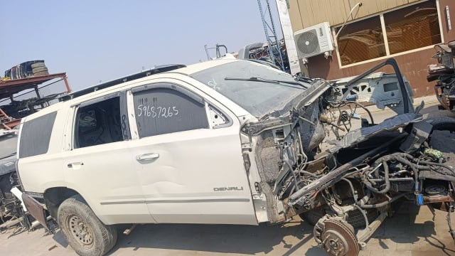 White GMC Yukon Denali SUV halfcut, front clip removed, doors and exposed front suspension, Sharjah market