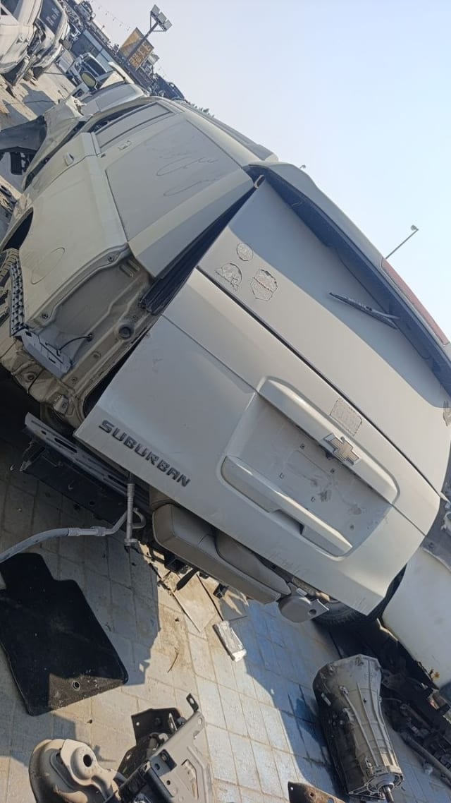 White Chevrolet Suburban rear halfcut — liftgate, spoiler and quarter panel, Sharjah market