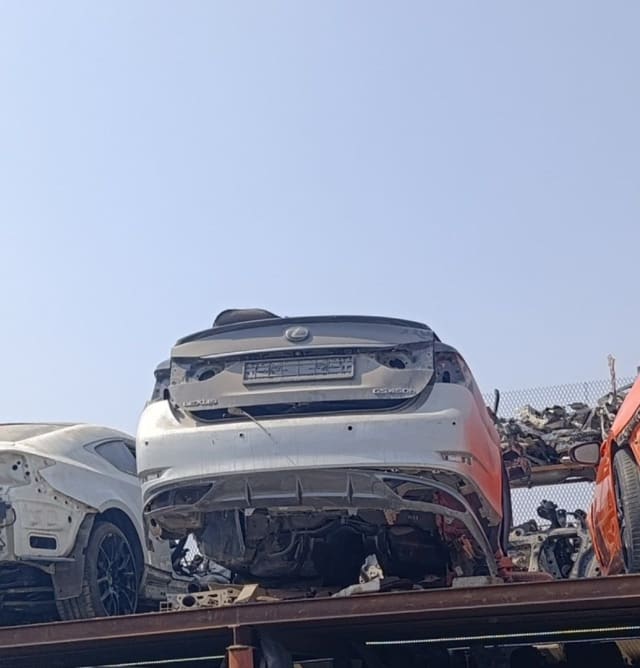Silver Lexus GS sedan rear halfcut — trunk lid, rear bumper and diffuser on a rack, Sharjah market