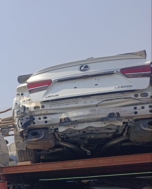 White Lexus LS500h car for parts, rear view: trunk lid, tail lights and exhaust, Sharjah market