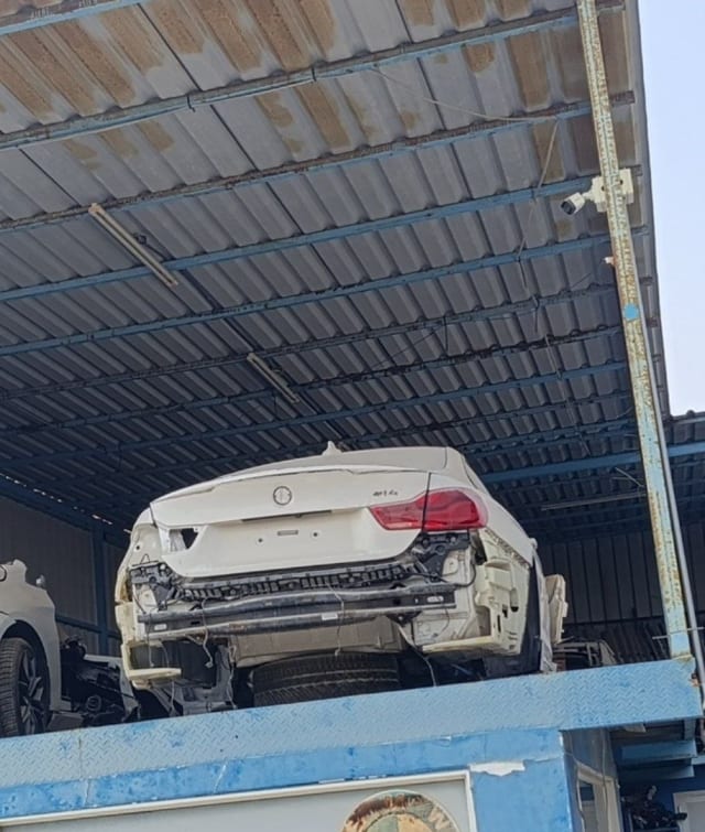 White BMW 4-Series coupe rear halfcut — trunk lid, taillight and bumper bar, Sharjah market