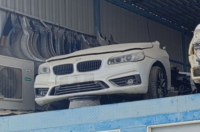 White BMW 2-Series Active Tourer front halfcut with bumper, kidney grille and headlights, Sharjah market