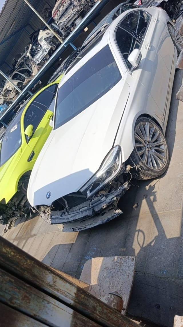 White BMW 5-Series sedan for parts, front bumper removed, hood, headlight and alloy wheel, Sharjah market
