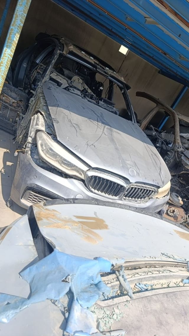 Silver BMW 5-Series halfcut front end with hood, kidney grille and LED headlights, Sharjah market