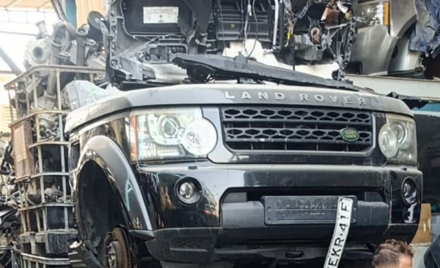 Black Land Rover Discovery 4 front halfcut — bumper, grille, headlights and hood, Sharjah market