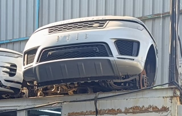 White Range Rover Sport front halfcut — bumper, grilles and front suspension, Sharjah market