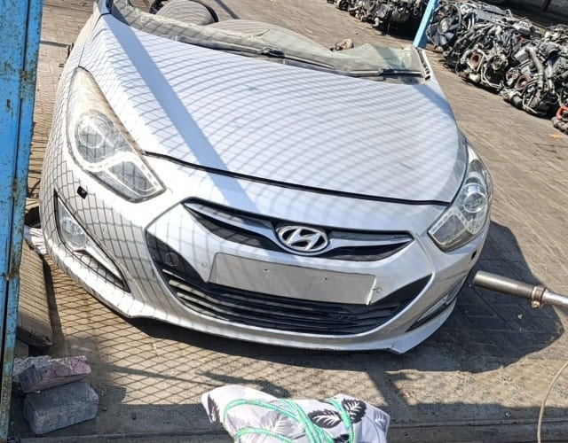 Silver Hyundai i40 front halfcut — hood, bumper, grille and headlights, Sharjah market