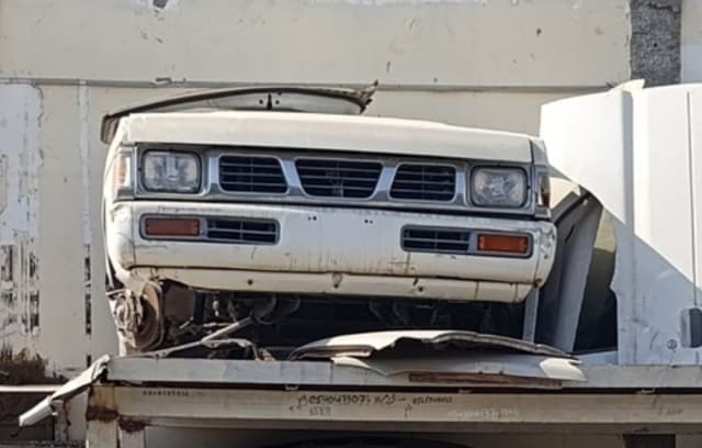 White Nissan D21 Hardbody pickup front halfcut with bumper, grille and headlights, Sharjah market