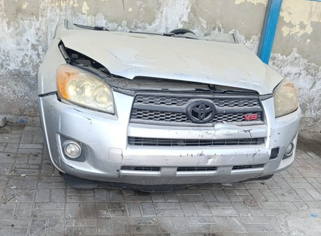 Silver Toyota RAV4 V6 front halfcut with bumper, grille, headlights and creased hood, Sharjah market