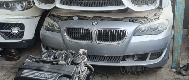Silver BMW 5-Series front halfcut with bumper, kidney grilles, headlights and loose BMW engine, Sharjah market