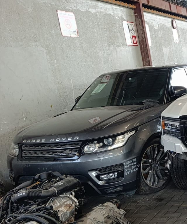 Dark grey Range Rover Sport for parts — hood, grille, headlights and bumper, Sharjah market