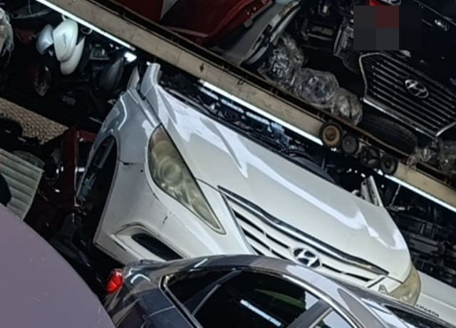 White Hyundai Sonata front halfcut with hood, grille, bumper and headlights, Sharjah market