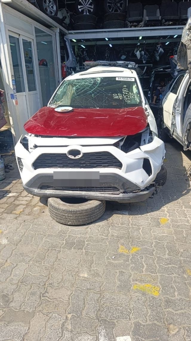White Toyota RAV4 halfcut with red hood, cracked windshield and front bumper, Sharjah market