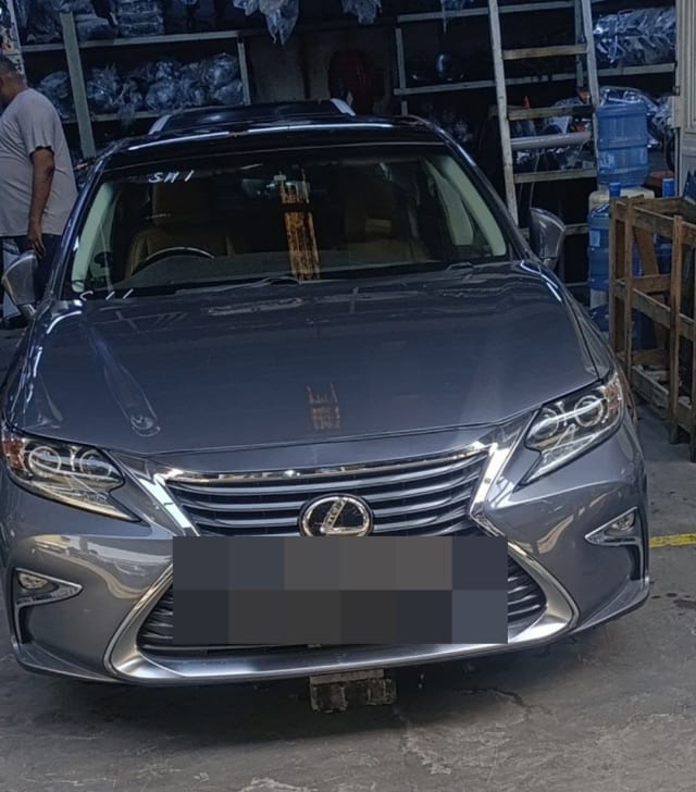 Grey Lexus ES sedan for parts, front view with spindle grille, headlights and hood, Sharjah market