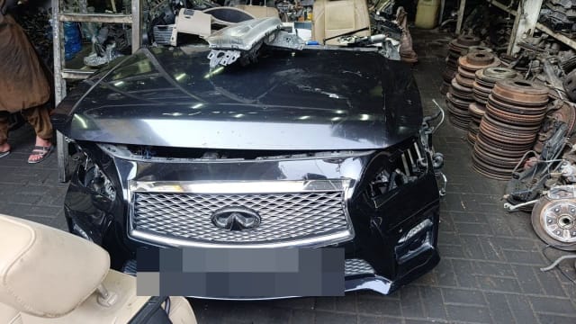 Black Infiniti QX70 halfcut front: hood, bumper, chrome grille and loose headlight, Sharjah market
