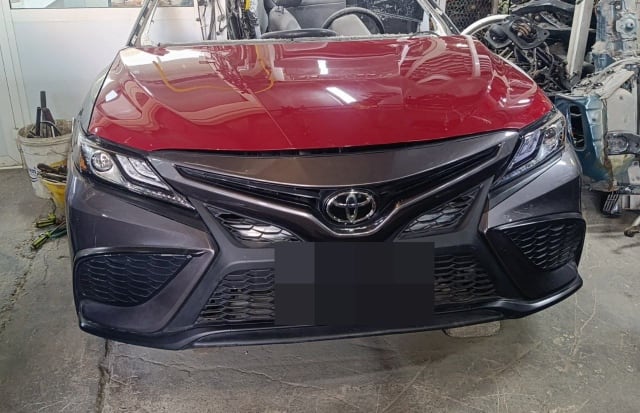 Toyota Camry front halfcut: red hood, dark grey bumper, grille and headlights, Sharjah market
