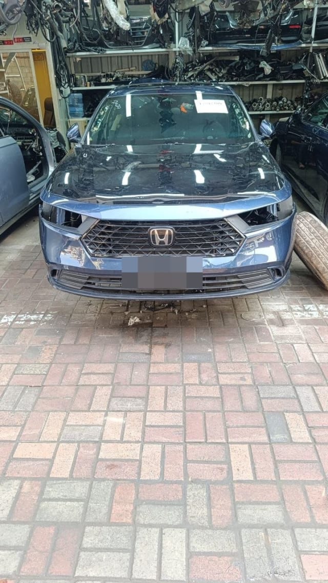 Dark blue Honda Accord sedan halfcut front view: hood, bumper and grille, headlights missing, Sharjah market