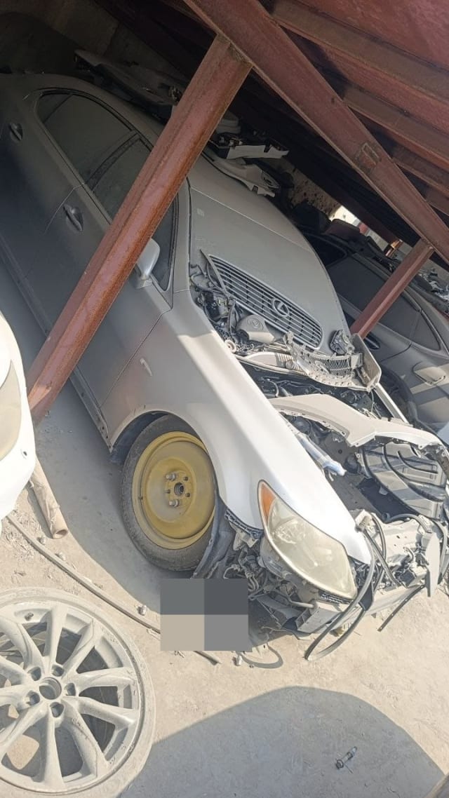 White Lexus ES sedan halfcut, bumper off, with grille, headlight, fender and doors visible, Sharjah market