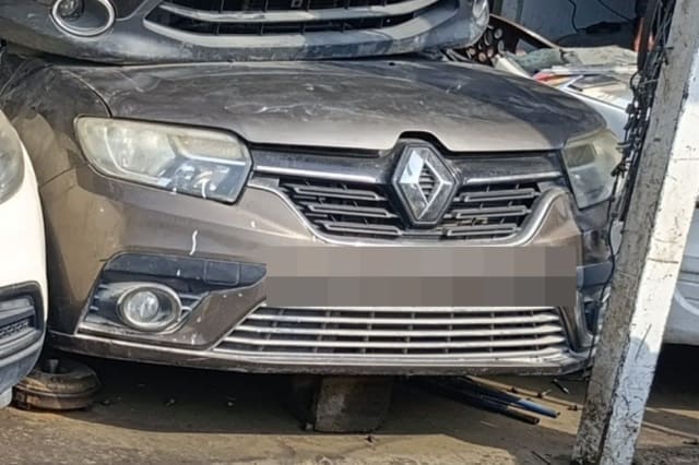 Brown Renault Symbol front halfcut with hood, headlights, chrome grille and bumper, Sharjah market