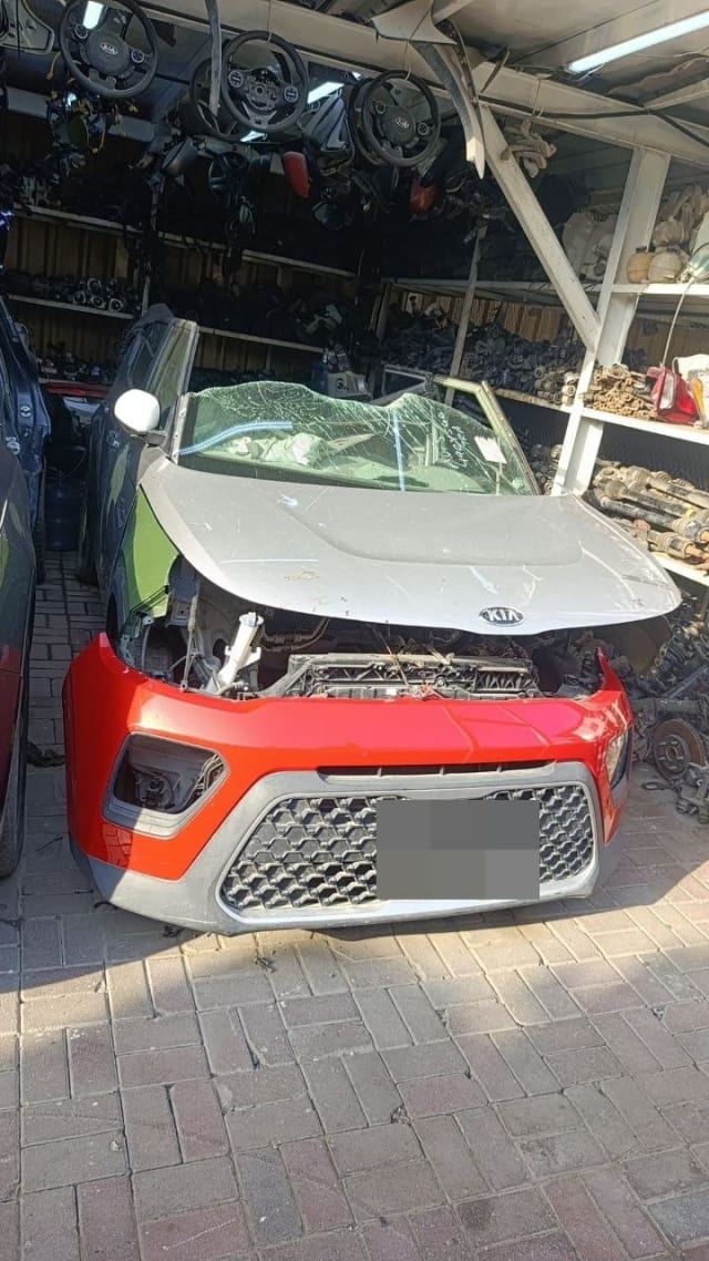 Kia Soul car for parts, silver hood, red front bumper and honeycomb grille, Sharjah parts market