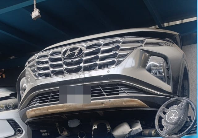 Grey Hyundai Tucson front halfcut — chrome grille, bumper and headlights, Sharjah market