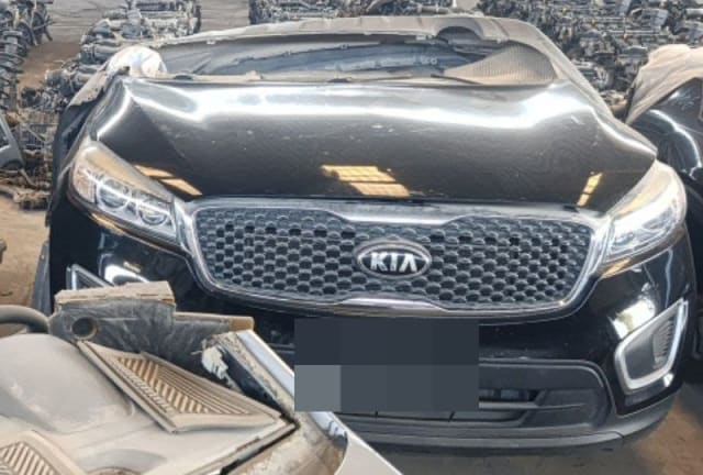 Black Kia Sorento halfcut front — hood, chrome grille, headlights and bumper, Sharjah market