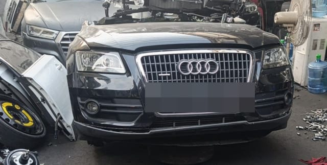Black Audi Q5 front cut with chrome grille, headlights, hood and bumper, Sharjah market