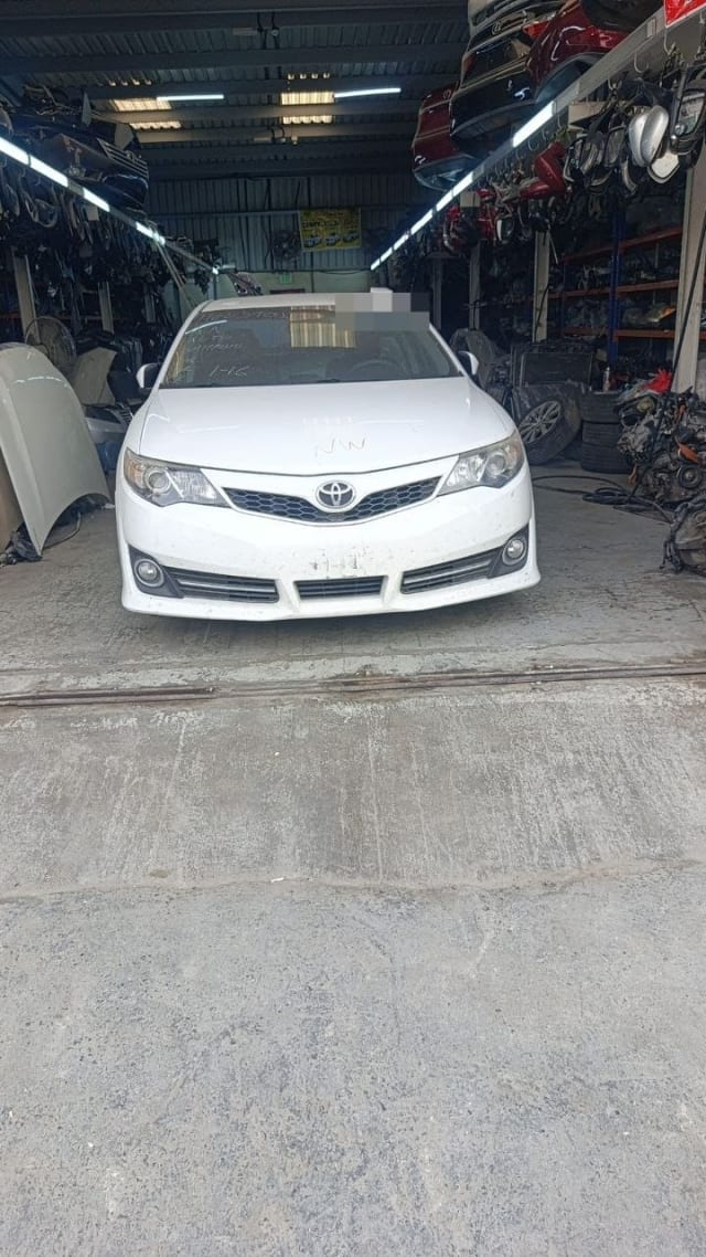 White Toyota Camry halfcut front view: bumper, grille, headlights and hood, Sharjah parts market