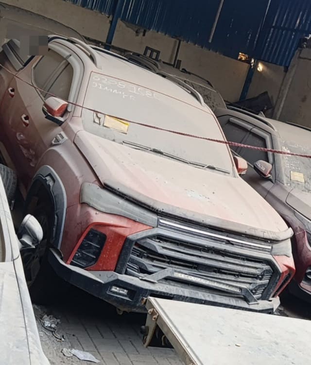 Dusty red Isuzu D-MAX pickup for parts — grille, bull bar bumper, hood and headlights, Sharjah market